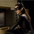 Autre genre, autre look : Anne Hathaway en Catwoman dans  The Dark Knight Rises , en salles le 25 juillet 2012.