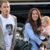 Balade en famille pour Alanis Morissette, son mari Mario Treadway et leur fils Ever. Los Angeles, le 5 mai 2012.