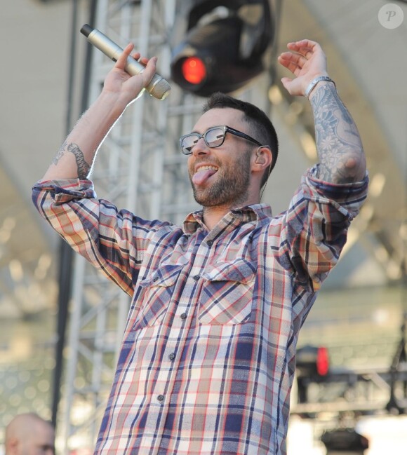 Adam Levine et Maroon 5 en concert à Los Angeles, le 12 mai 2012.