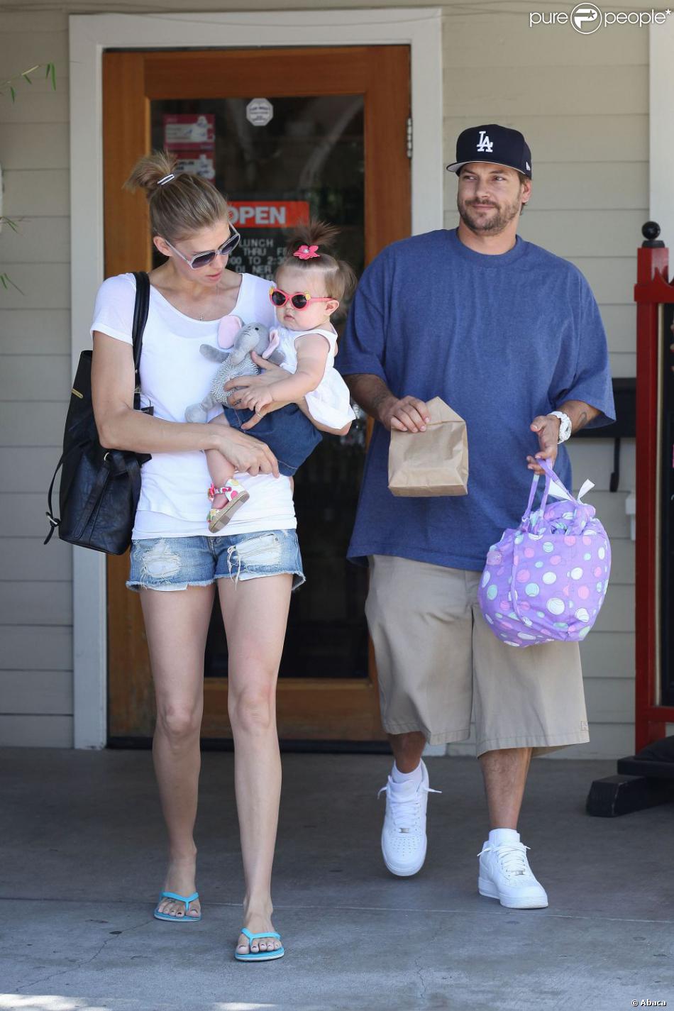 Kevin Federline Sa Compagne Victoria Prince Et Leur Fille Jordan à Los Angeles Le 31 Mai 2012 2379