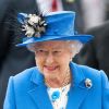 Elizabeth II, enjouée, arrive au Derby Stakes, aussi appelé Le Derby, et mondialement connu sous le nom de Derby d'Epsom (course hippique de plat). Cet événement ouvre les festivités officielles organisées dans le cadre de son jubilé de diamant. Le 2 juin 2012