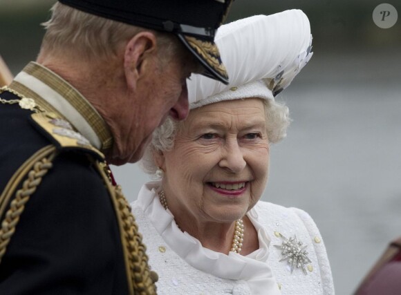 Le prince Philip, duc d'Edimbourg, a dû être hospitalisé lundi 4 juin 2012 au beau milieu des célébrations du jubilé de diamant de son épouse la reine Elizabeth II, en raison d'une infection à la vessie. Admis par mesure de précaution et pour plusieurs jours, il manquera, très déçu, la suite et la fin des festivités.