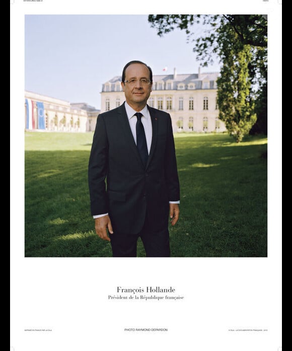 Le portrait officiel de François Hollande par Raymond Depardon, juin 2012.