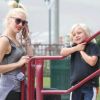 Gwen Stefani et son fils Zuma s'amusent tranquillement au parc, à Los Angeles, le 4 juin 2012