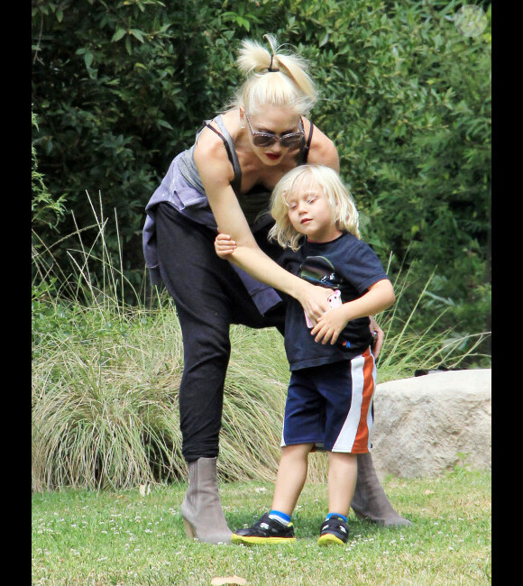 Gwen Stefani et son fils Zuma s'amusent au parc, à Los Angeles, le 4 juin 2012. Zuma a une énergie débordante