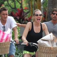 Francesco Totti et sa belle Ilary: Vacances en amoureux à vélo et sous le soleil