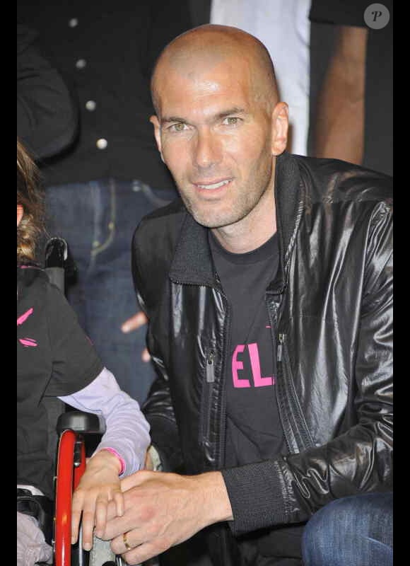 Zinédine Zidane lors de la 5e cérémonie de l'Ambassadeur décerné par l'Association ELA le 6 juin 2012 au Parc Disneyland Paris