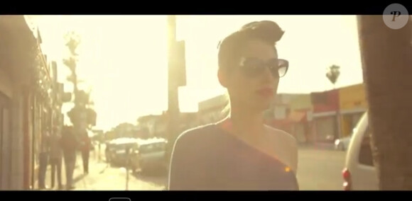 Image du clip All Alone de Superbus et Jennifer Ayache, premier extrait de l'album Sunset à paraître en septembre 2012