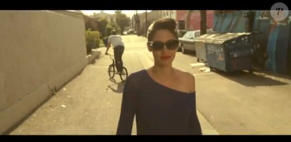 Image du clip All Alone de Superbus et Jennifer Ayache, premier extrait de l'album Sunset à paraître en septembre 2012