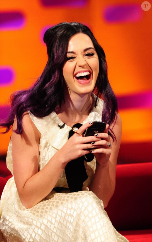 Katy Perry sur le plateau du Graham Norton show à Londres le 7 juin 2012