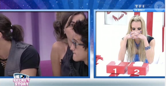 Audrey et Caroline dans la salle de la confiance dans le troisième prime de Secret Story 6, vendredi 8 juin 2012 sur TF1