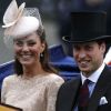 Le prince William et Kate Middleton en State Landau le 5 juin au dernier jour du grand week-end du jubilé de diamant d'Elizabeth II, à Londres. Le duc et la duchesse de Cambridge assistaient le 9 mai 2012 au mariage d'Emily McCorquodale, cousine de William.