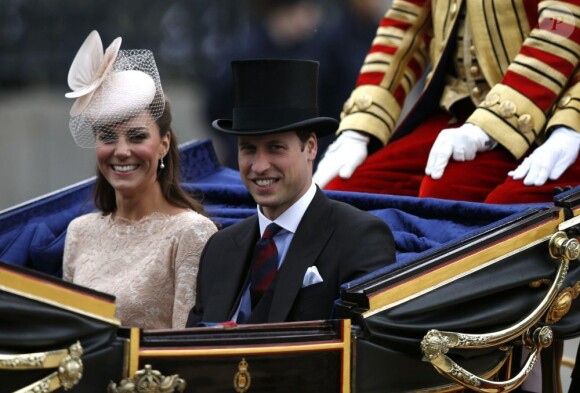 Le prince William et Kate Middleton en State Landau le 5 juin au dernier jour du grand week-end du jubilé de diamant d'Elizabeth II, à Londres. Le duc et la duchesse de Cambridge assistaient le 9 mai 2012 au mariage d'Emily McCorquodale, cousine de William.