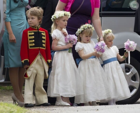 Les demoiselles d'honneur. Le prince William et Kate Middleton, ainsi que le prince Harry, le comte Charles Spencer et sa nouvelle épouse, ou encore Lady Kitty Spencer, étaient le 9 juin 2012 au mariage d'Emily McCorquodale, nièce de la regrettée Lady Di, avec James Hutt, dans le Lincolnshire.