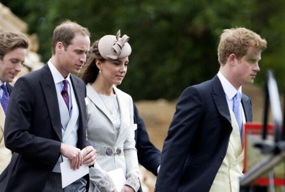 Le prince William et Kate Middleton, ainsi que le prince Harry, le comte Charles Spencer et sa nouvelle épouse, ou encore Lady Kitty Spencer, étaient le 9 juin 2012 au mariage d'Emily McCorquodale, nièce de la regrettée Lady Di, avec James Hutt, dans le Lincolnshire.