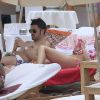 David Villa, privé d'Euro pour cause de blessure, se repose et se console en famille, en vacances à Ibiza avec sa femme Patricia et leurs filles Zaida et Olaya, le 9 juin 2012.