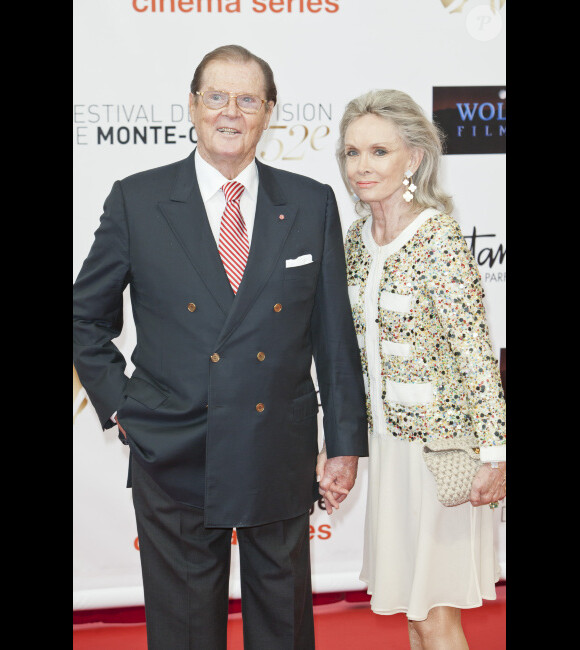 Roger Moore et Kristina Tholstrup lors de la soirée d'inauguration du 52e Festival de Monte Carlo, le 10 juin 2012