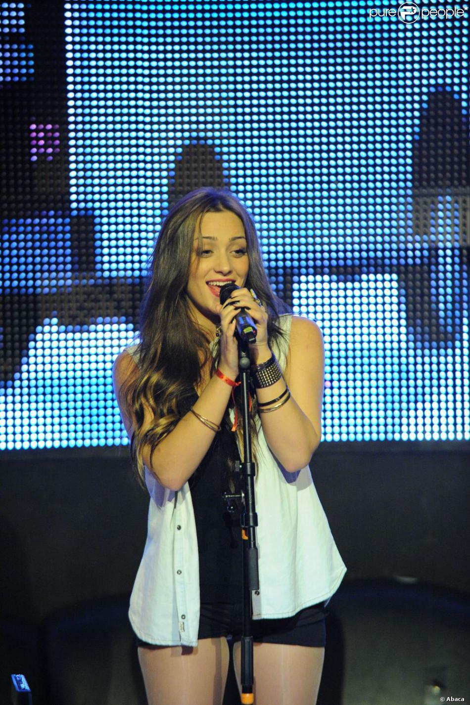 Slimane Léa Castel Et Son Mari Léa Castel lors du concert pour Les Petits Anges de la Vie, au VIP ROOM de  Jean-Roch, à Paris le 10 juin 2012 - Purepeople