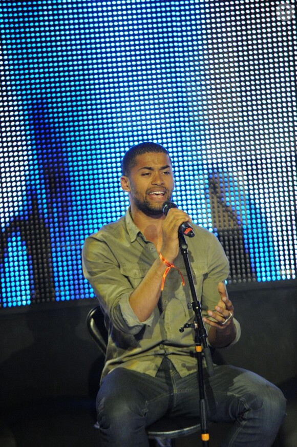 Thomas Mignot lors du concert pour Les Petits Anges de la Vie, au VIP ROOM de Jean-Roch, à Paris le 10 juin 2012