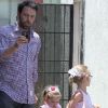 Ben Affleck et ses filles Seraphina et Violet, à Santa Monica, le 10 juin 2012.