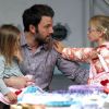 Ben Affleck et ses filles Seraphina et Violet, instant création à Santa Monica, le 10 juin 2012.