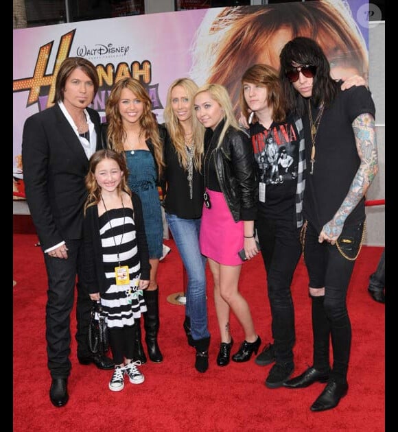 Trace Cyrus en compagnie de tout la famille Cyrus en avril 2009 lors d'une soirée à Los Angeles