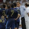 Laurent Blanc distille ses consignes lors du match de l'Euro entre la France et l'Angleterre (1-1) qui s'est déroulé le 11 juin 2012 à Donetsk en Ukraine