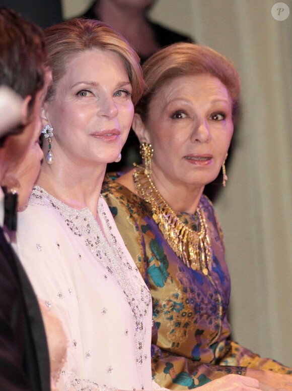 La reine Noor de Jordanie et l'ex-impératrice Farah Pahlavi.
Le prince Carl Philip de Suède et la comtesse Marianne de Wisborg étaient bien entourés pour la remise des prix d'art Marianne and Sigvard Bernadotte Art Awards, le 7 juin 2012 au Grand Hôtel de Stockholm.