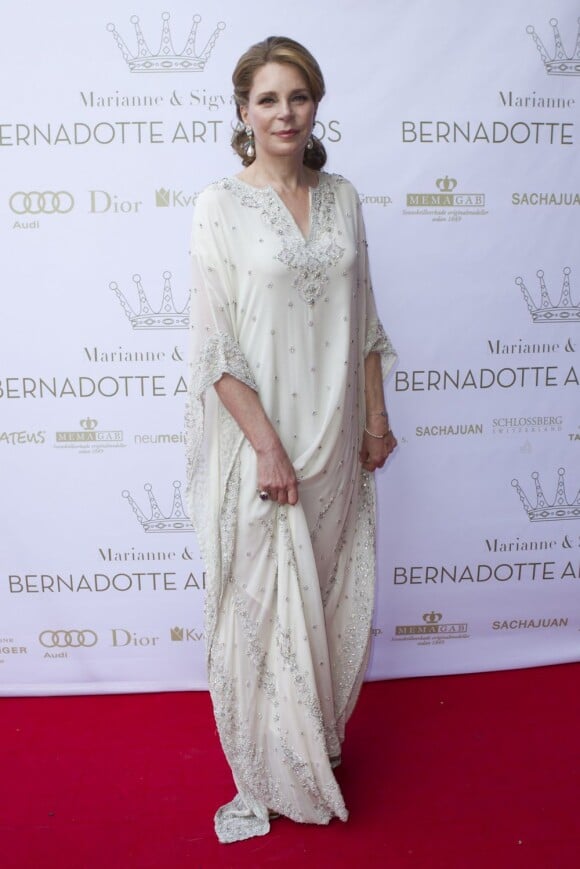 La reine Noor de Jordanie, lors de la soirée de remise des prix d'art Marianne and Sigvard Bernadotte Art Awards sous le parrainage du prince Carl Philip de Suède et de la comtesse Marianne de Wisborg, le 7 juin 2012 au Grand Hôtel de Stockholm.