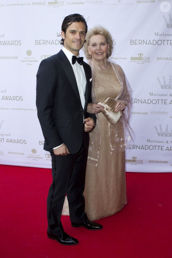 Le prince Carl Philip et la comtesse Marianne de Wisborg.
Soirée de remise des prix d'art Marianne and Sigvard Bernadotte Art Awards sous le parrainage du prince Carl Philip de Suède et de la comtesse Marianne de Wisborg, le 7 juin 2012 au Grand Hôtel de Stockholm.