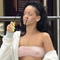 Rihanna : Son dernier look dénudé et un cadeau inattendu de Chris Brown