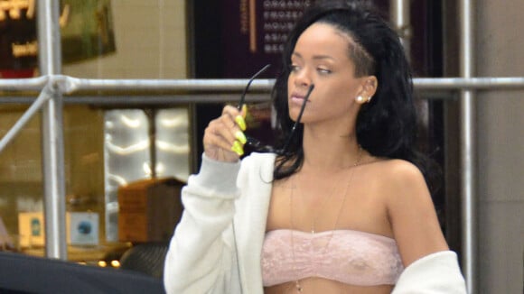 Rihanna : Son dernier look dénudé et un cadeau inattendu de Chris Brown
