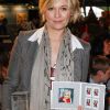 Flavie Flament, au Parc floral de Paris, le 13 juin 2012, reçoit le trophée Marianne 2012 ainsi qu'une planche de timbres à son effigie.