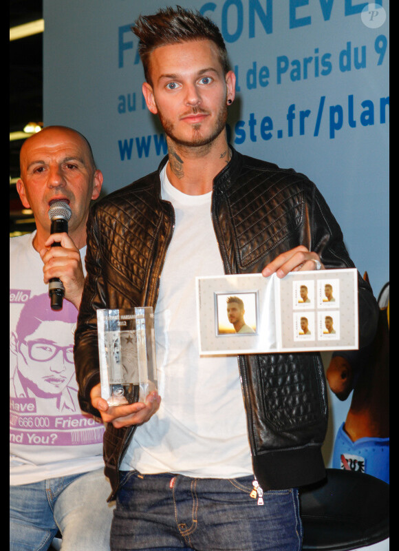 M. Pokora, au Parc floral de Paris, le 13 juin 2012, reçoit le trophée Marianne 2012 ainsi qu'une planche de timbres à son effigie.