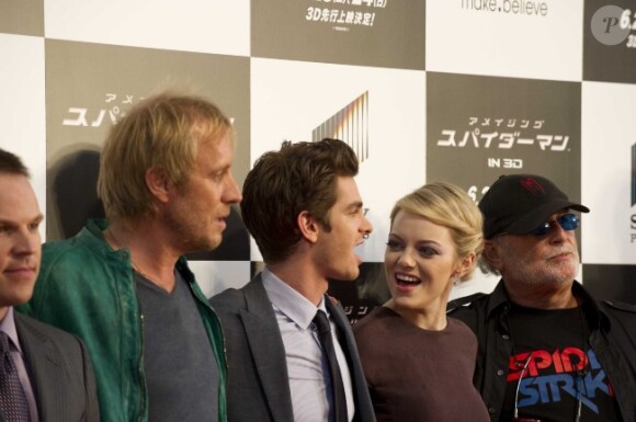 Rhys Ifans, Andrew Garfield et Emma Stone lors de l'avant-première mondiale de The Amazing Spider-Man à Tokyo le 12 juin 2012