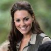 La duchesse de Cambridge, Kate Middleton, superbe, est partie à la rencontre des enfants de quartiers déshérités à Wrotham dans le Kent dans le cadre du projet Ark Schools, le 17 juin 2012