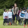 La duchesse de Cambridge, Kate Middleton, superbe, est partie à la rencontre des enfants de quartiers déshérités à Wrotham dans le Kent dans le cadre du projet Ark Schools, le 17 juin 2012