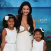 Vanessa Bryant et ses filles lors de la première de Brave à Los Angeles le 18 juin 2012