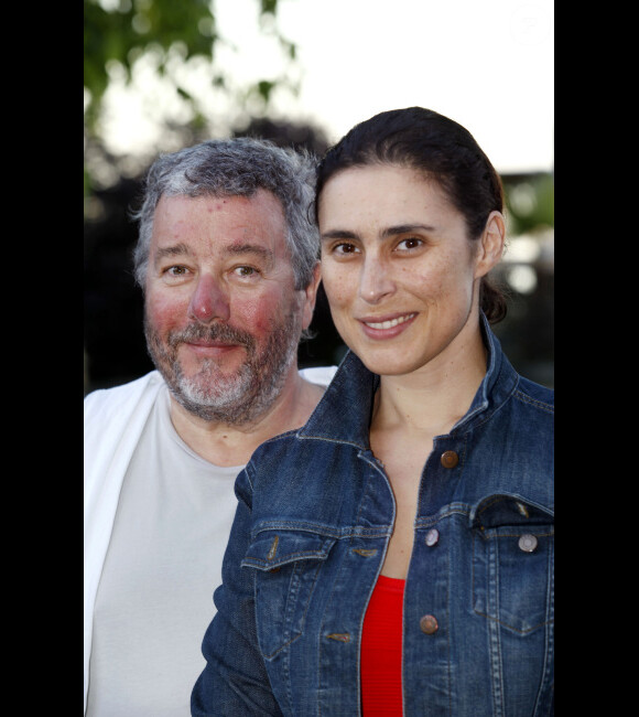 Philippe Stark et sa femme Yasmine lors d'une dégustation des vins Rosés de Bordeaux au Cap Ferret le 15 juin 2012