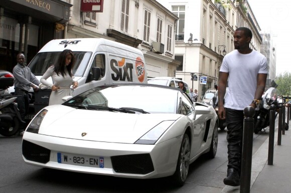 Kanye West et Kim Kardashian se promènent à Paris le 19 juin 2012