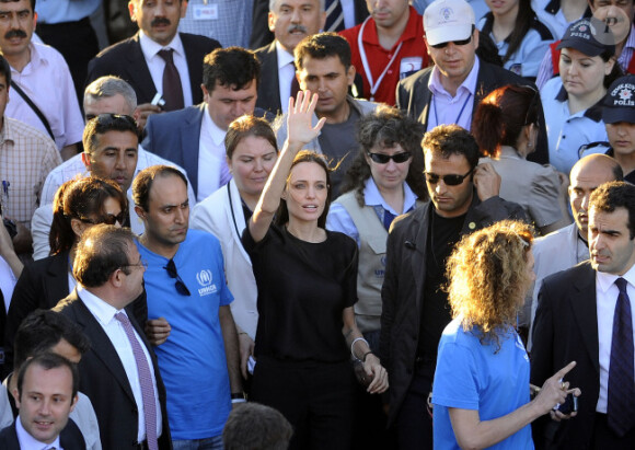 Angelina Jolie se rendant dans un camp de réfugiés syriens en Turquie en juin 2011