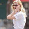 Kirsten Dunst à New York le 20 juin 2012 dégaine une silhouette classique et chic et remet au goût du jour la petite jupe en jean boutonnée très Stella McCartney