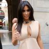Kim Kardashian sublime fait du shopping en solitaire à Paris le 20 juin 2012