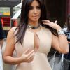 Kim Kardashian sublime fait du shopping en solitaire à Paris le 20 juin 2012