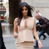 Kim Kardashian sublime fait du shopping en solitaire à Paris le 20 juin 2012