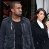 Kanye West et sa chérie Kim Kardashian sortent du restaurant La Villa, à Paris le 21 juin 2012