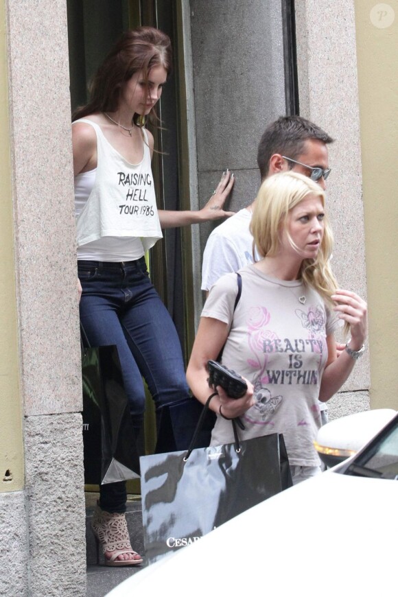 Lana Del Rey et Tara Reid font du shopping à Milan, le 20 juin 2012.