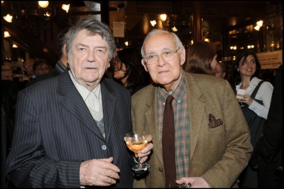 Robert Sabatier et le cinéaste Jean-Pierre Mocky, à Paris, le 20 mars 2008.