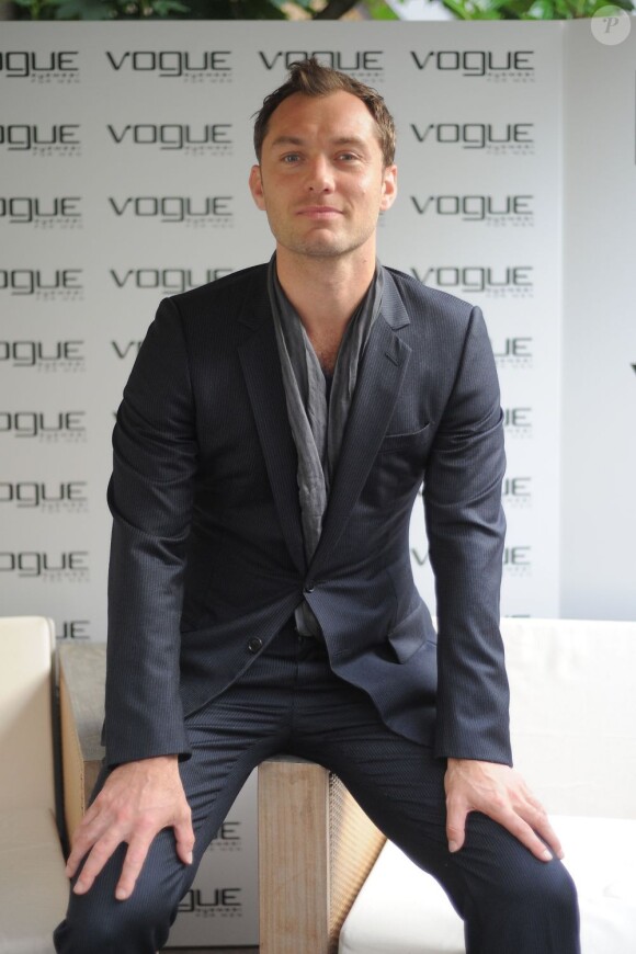 Jude Law, ambassadeur Vogue Eyewear for men lors de la soirée organisée par la marque, à Paris, le 27 juin 2012.