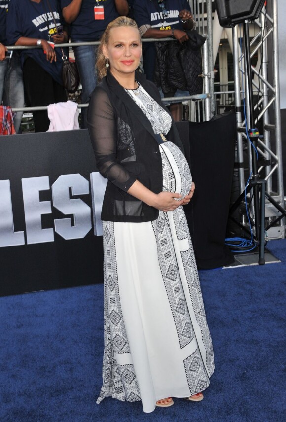 Molly Sims encore enceinte, sur le tapis rouge, à Los Angeles, le 10 mai 2012.